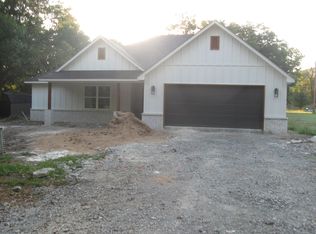 2056 N Cherokee Ave, Chouteau, OK 74337