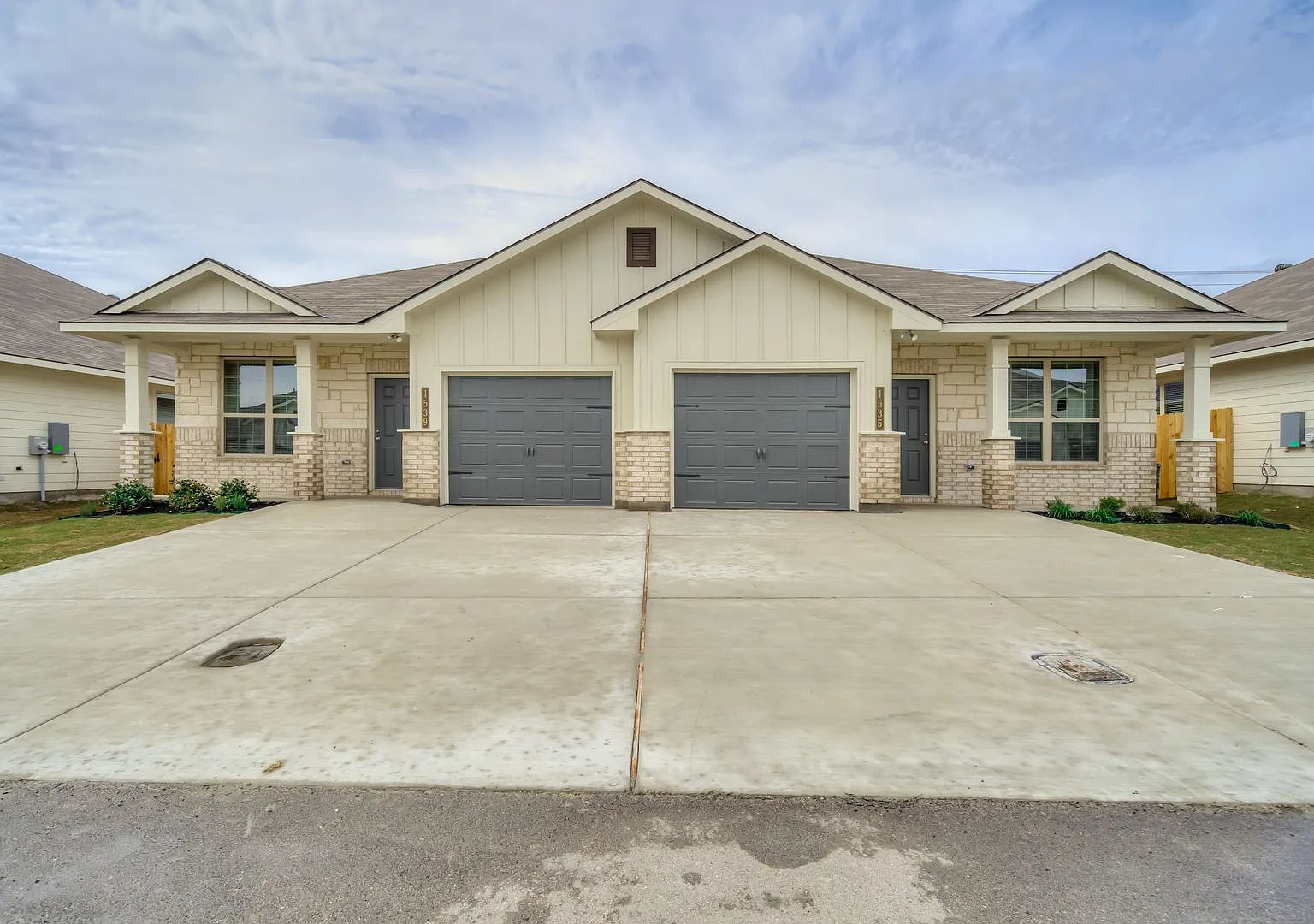 1571 Case Rd — Photo 2
