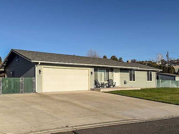 2nd image of 710 Viewcrest Ct