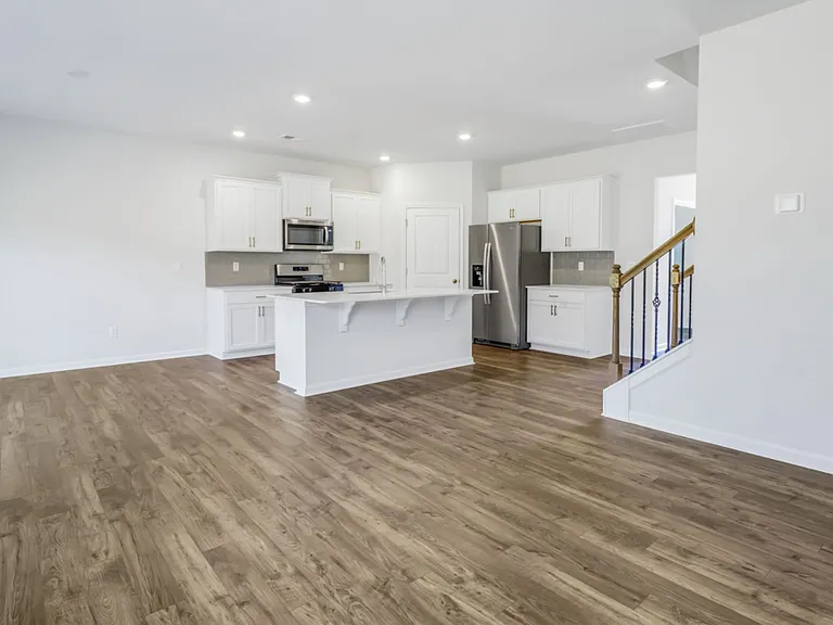 521 Grantham Dr — Photo 9