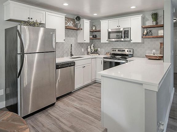 4th image of 1500 NE 52nd Ave #1