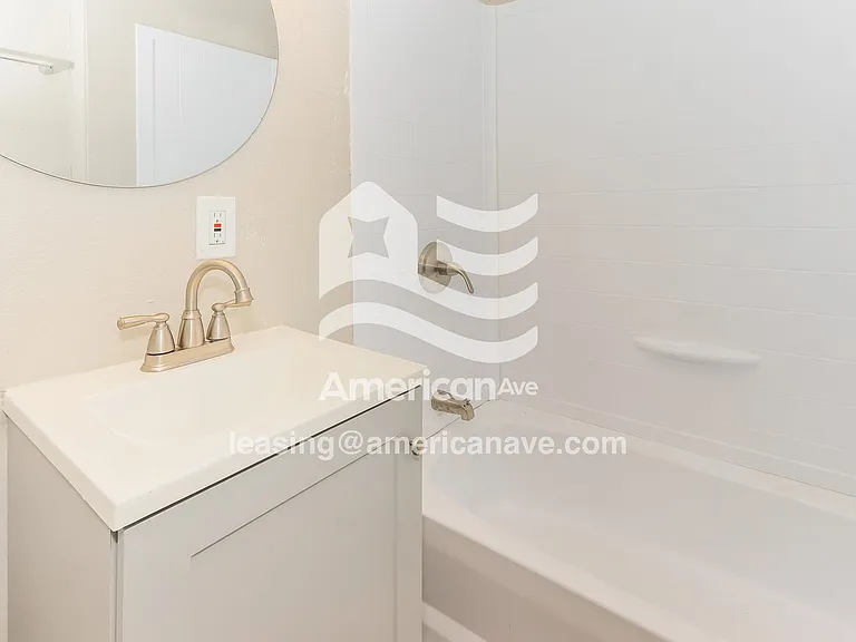 1765151_007_wm_-_main_bathroom_13186794.jpg