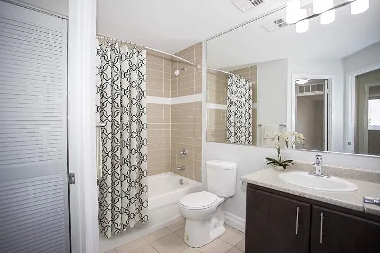 675 Richmond St — Photo 10