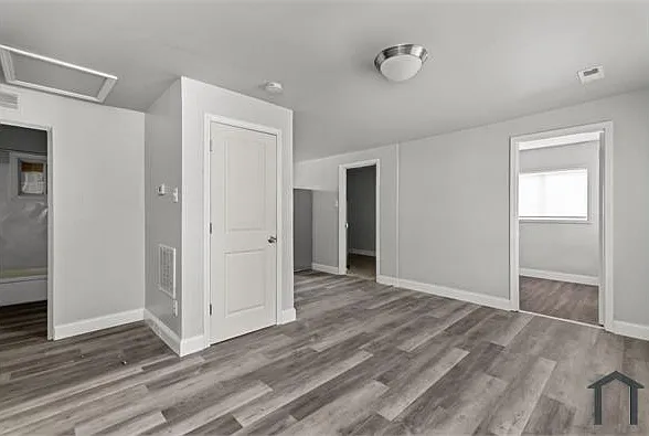 3 bed, 770 sqft, $1,279 — Photo 3