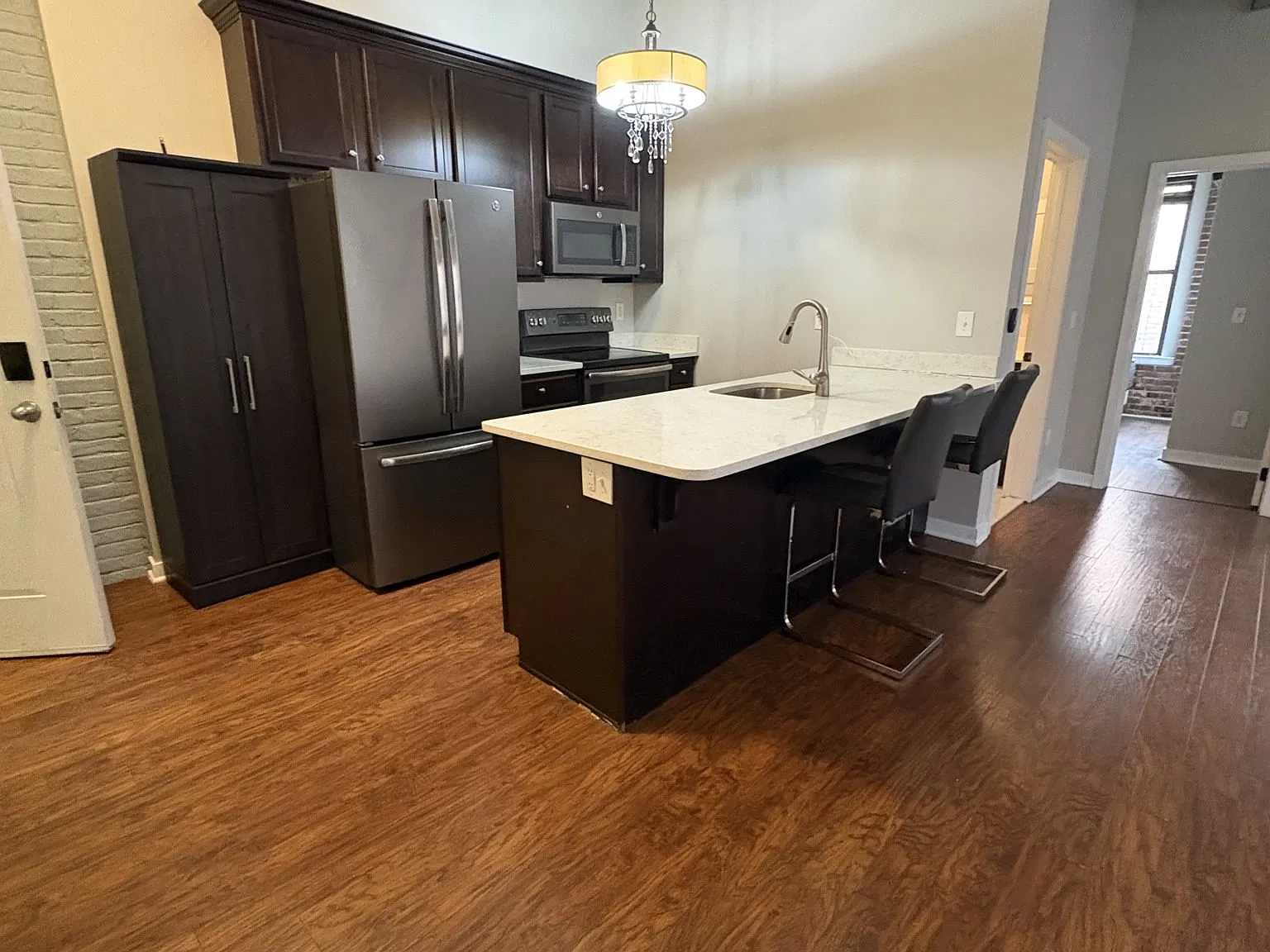 2 bed, 925 sqft, $1,775 — Photo 2