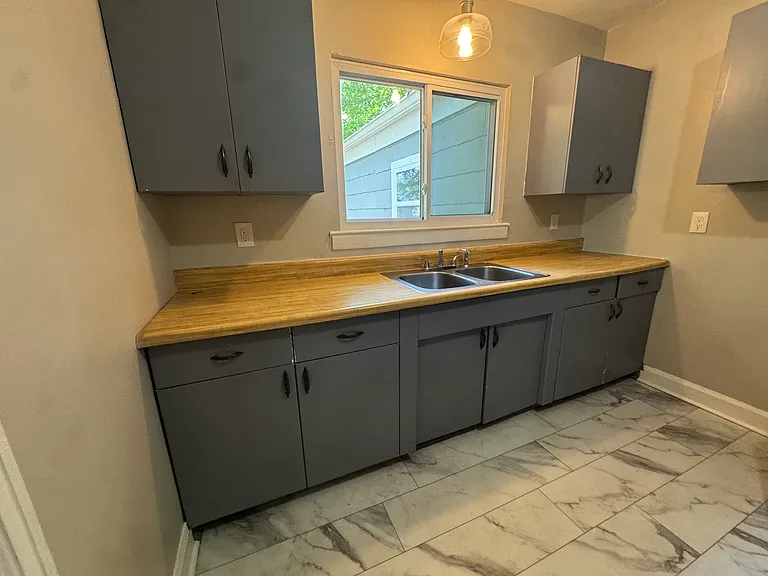 636 N Moore Rd — Photo 3