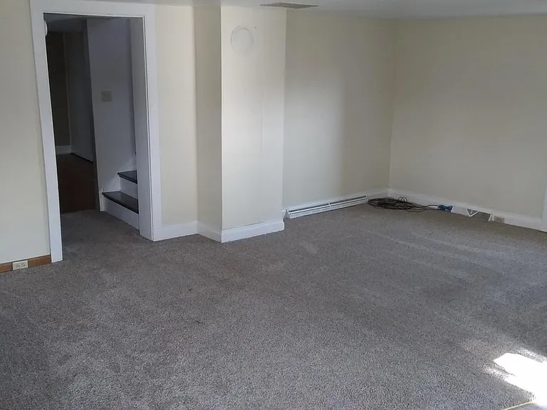 442 Green Ln — Photo 9