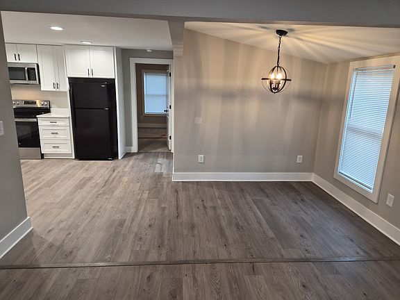 4th image of 103 Marshall St