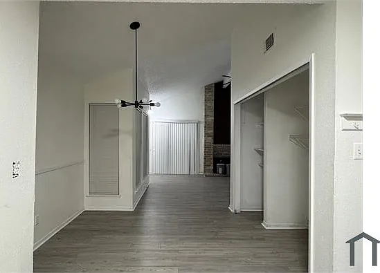 3 bed, 1123 sqft, $1,900 — Photo 2