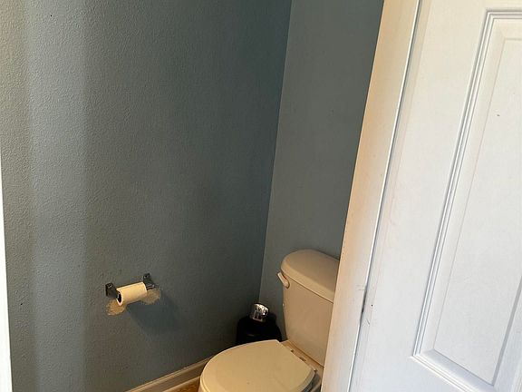 3rd image of 3420 Castlecreek Dr