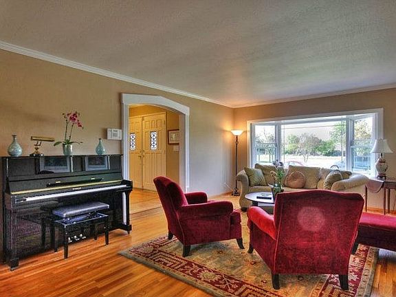 5th image of 1204 Golden Oak Way
