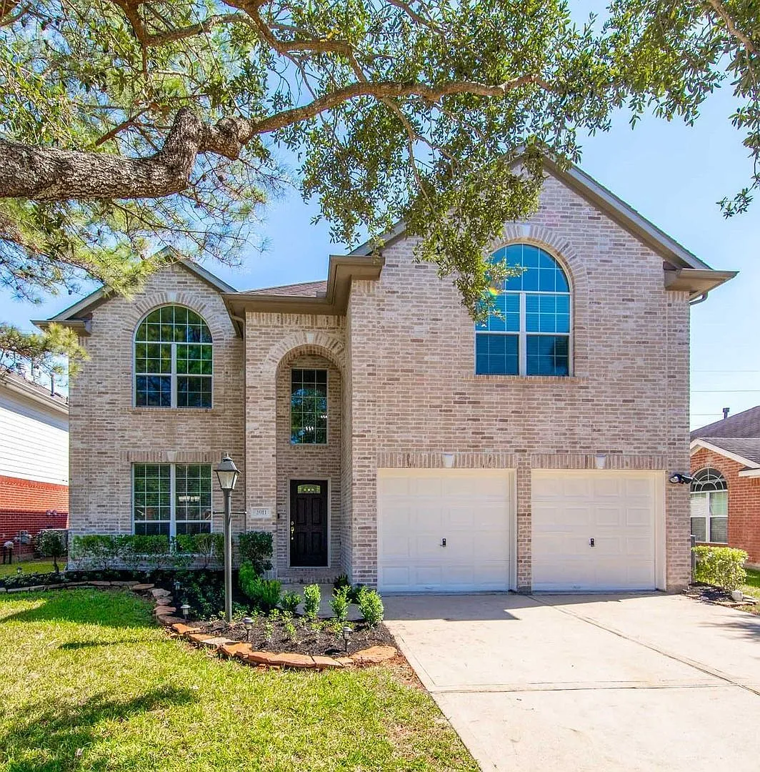 4 bed, 2.5 bath, 2510 sqft, $2,700 — Photo 1