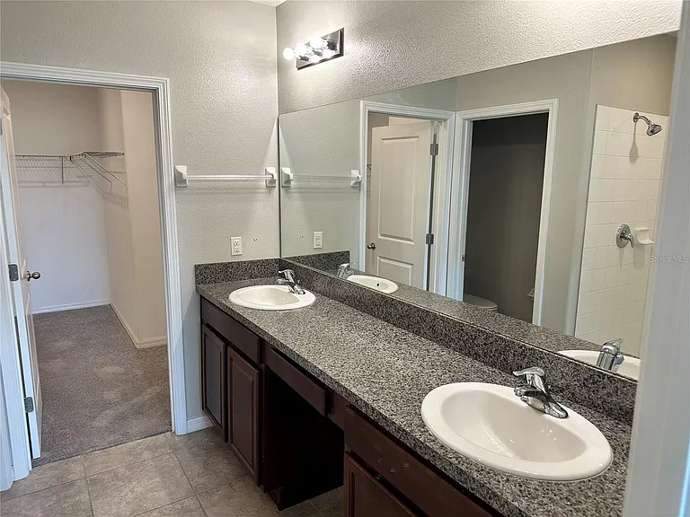 15706 Greenleaf Bay St — Photo 6