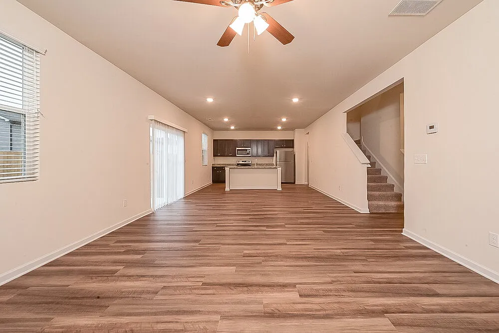 4 bed, 3.0 bath, 2410 sqft, $2,560 — Photo 4
