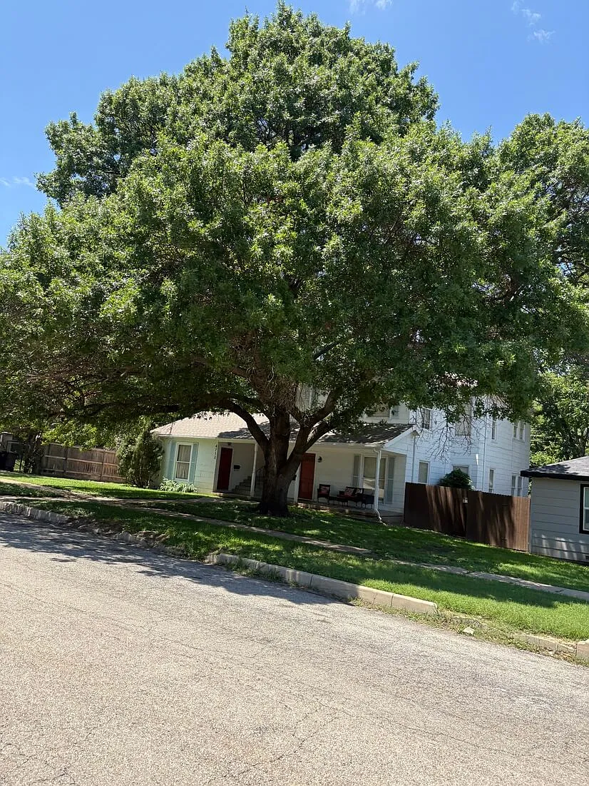 Cozy home in quiet secure neighborhood — Photo 3