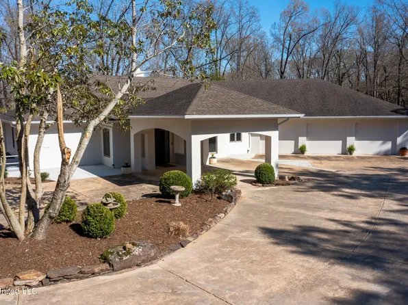 5200 Forest Hill Dr N, Olive Branch, MS 38654