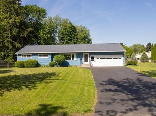 3 Trelign Dr, North Syracuse, NY 13212