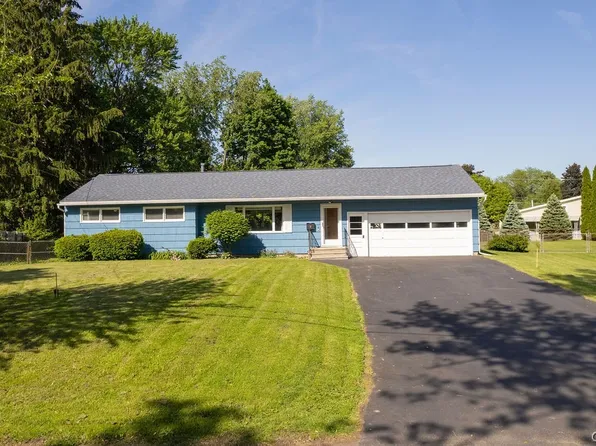 3 Trelign Dr, North Syracuse, NY 13212
