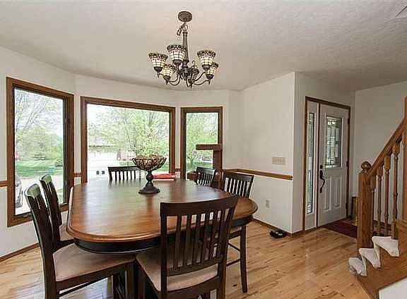 4th image of 1110 NW Parkridge Dr
