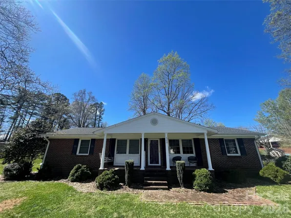 2359 13th Street Dr NE, Hickory, NC 28601
