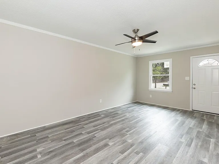 106 Warren St W — Photo 6