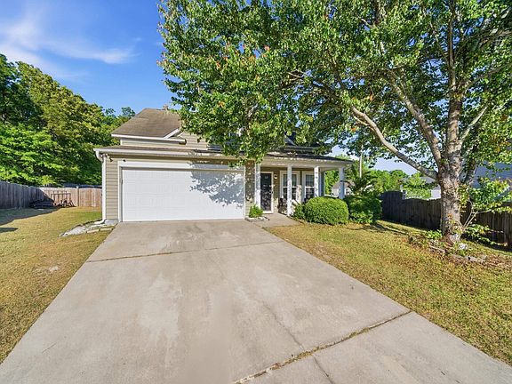 3rd image of 10 Aronia Ct