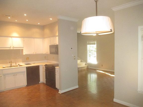 4th image of 137 Inwood Ct