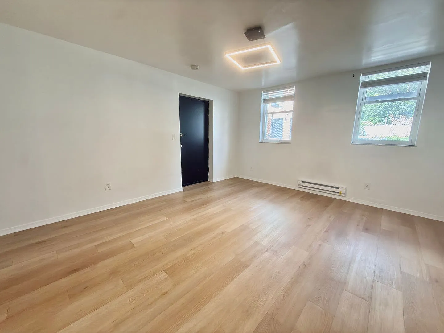 Studio, 1.0 bath, $930 — Photo 3