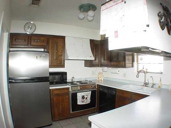 3rd image of 2628 Santa Monica Ave