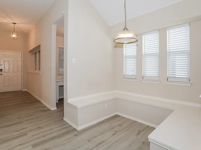 240 Creekview Dr — Photo 6