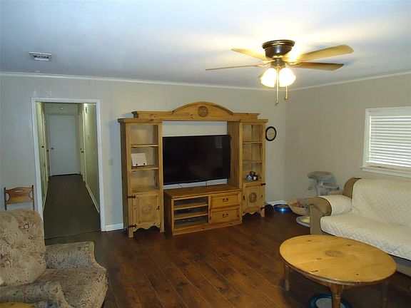 2nd image of 412 Hall Dr