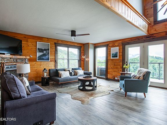 33rd image of 920 Falcon View Way