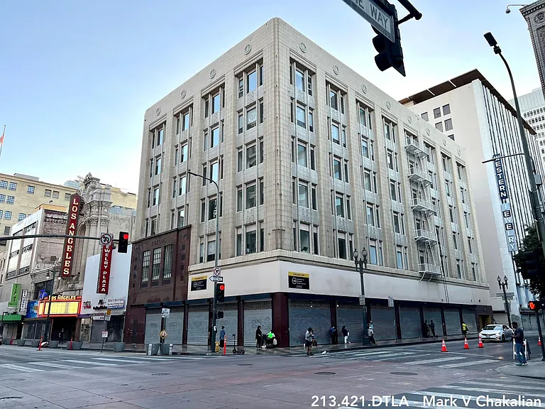 314 W 6th St #305 — Photo 19