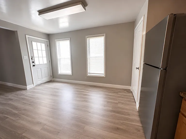 71 1/2 73 Walnut St — Photo 15