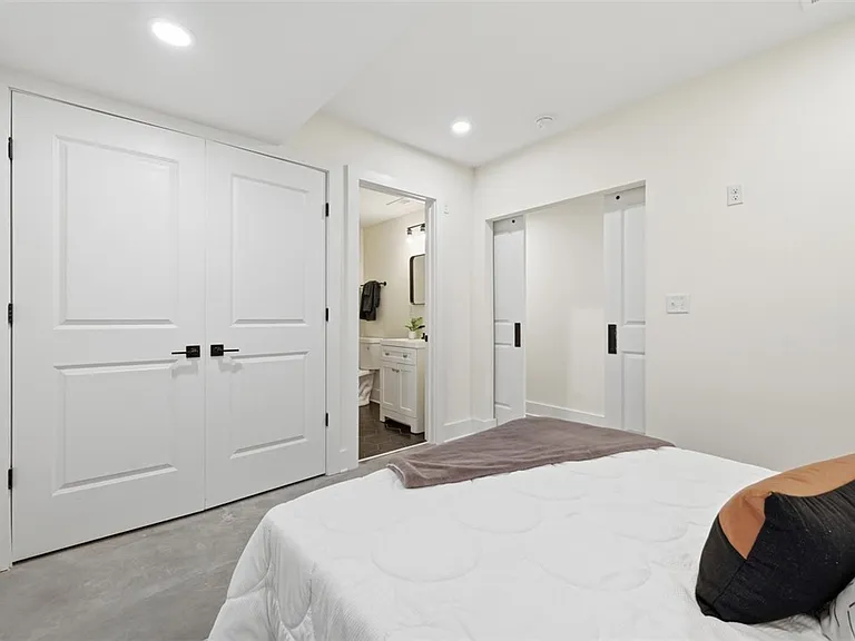 1361 Hawthorne St — Photo 23
