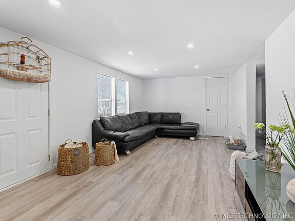 3rd image of 3301 Stobtown Rd