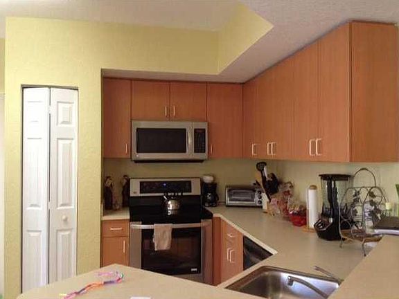 3rd image of 1610 Belmont Ln #0