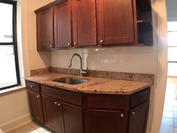 5th image of 2170 Crescent St APT 2C