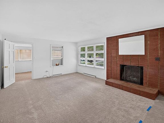 4th image of 255 Conrad Cir