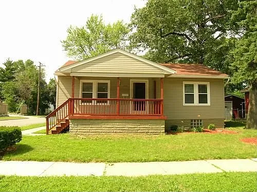 884 W Marshall St photo 1