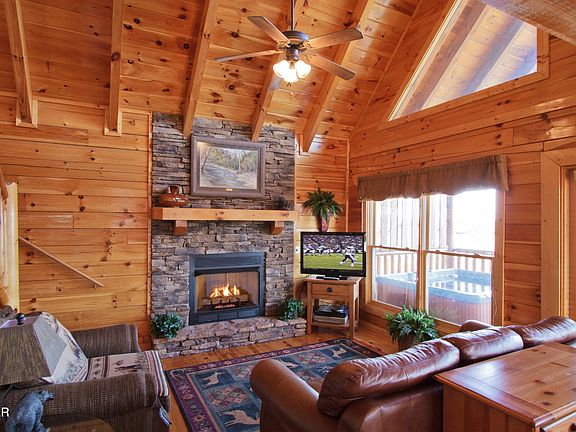 3rd image of 4610 High Vista Way