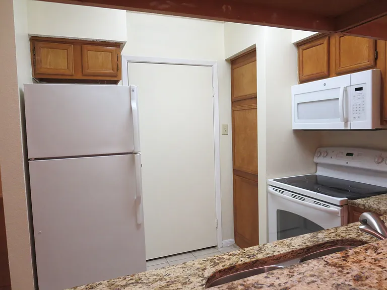 2901 San Jacinto Blvd #207 — Photo 13
