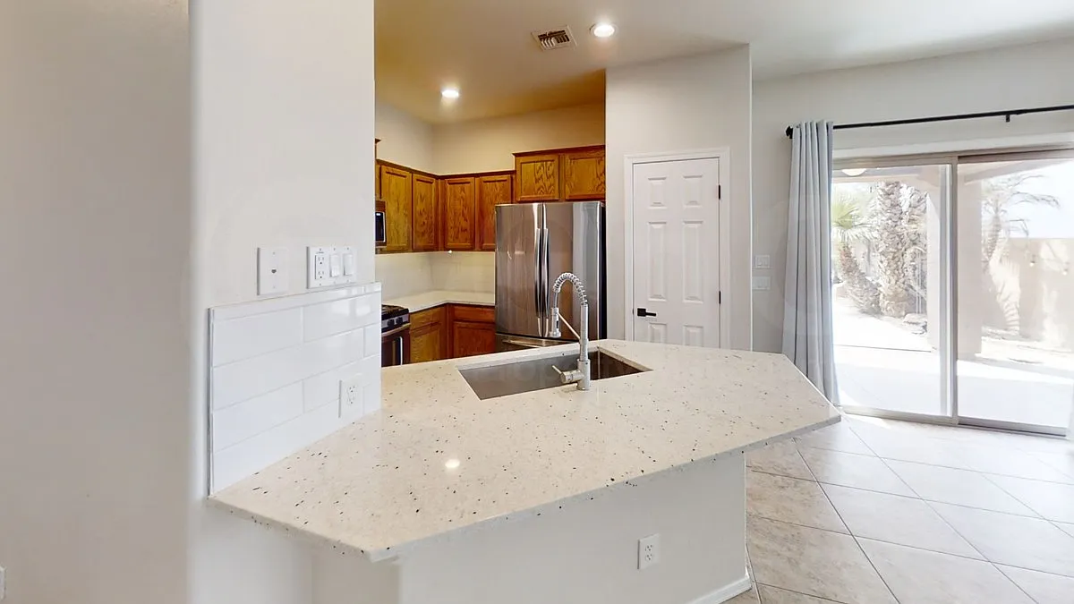 3 bed, 2.0 bath, 1451 sqft, $1,999 — Photo 4