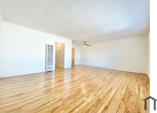 2nd image of 3838 Lockland Dr