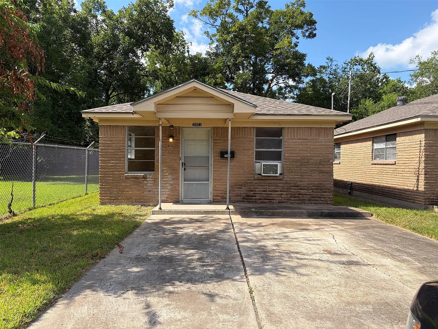 2 bed, 1.0 bath, 777 sqft, $950 — Photo 1