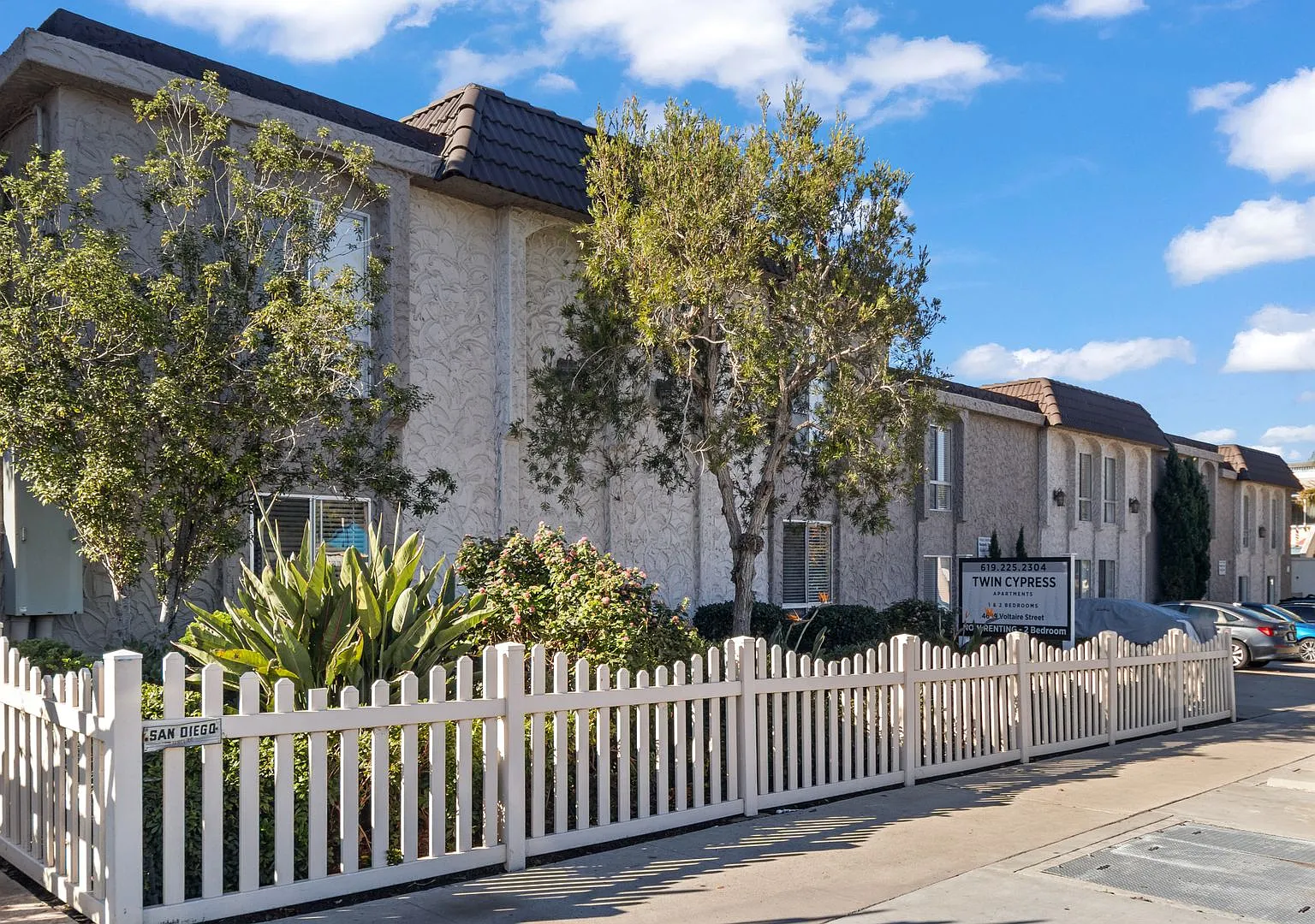 Twin Cypress Apartments — Photo 1