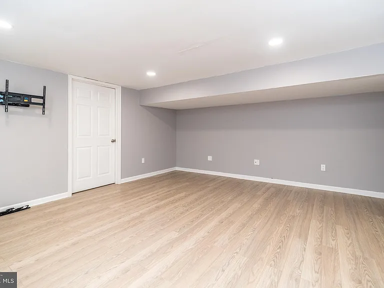 108 Susan Constant Ct #8 — Photo 33