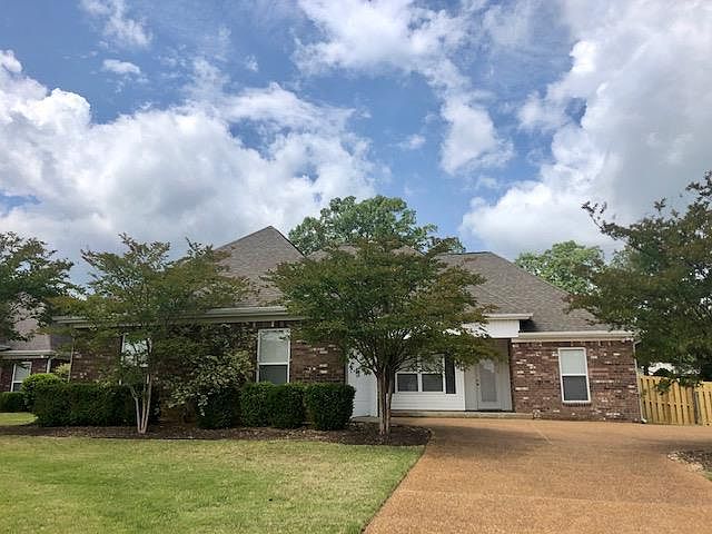 1st image of 210 Karen Dr