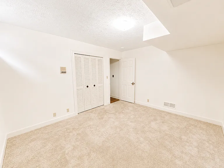 9205 Whitegate Ct — Photo 40