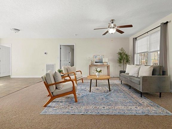 3rd image of 570 Kentmoor Farm Rd